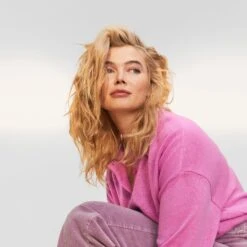 Strong Hairspray -VIRTUE Shop 7 FinalPDP Model Evergreen Single Khrystyana