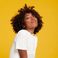 Curl Leave-in Conditioner 15 Curl Leave-in Conditioner -VIRTUE Shop 8 FinalPDP Model CurlLeave InConditioner Single 02