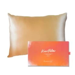 Kiss Pillow Caramel - Taie D'oreiller Double Face Anti-frisottis Et Déshydratation -VIRTUE Shop Les secrets de loly kiss polliw taie rectangle caramel boite