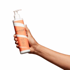Seal + Shield Curl Cream -VIRTUE Shop Resized Handshots 0000s 0012 Transparent Hand Shot 0000 Seal Shield Range 0001 Background
